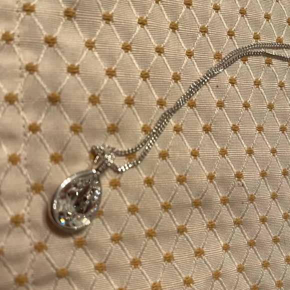 TOSH Swarovski Crystal silver plated necklace - Picture 2 of 4